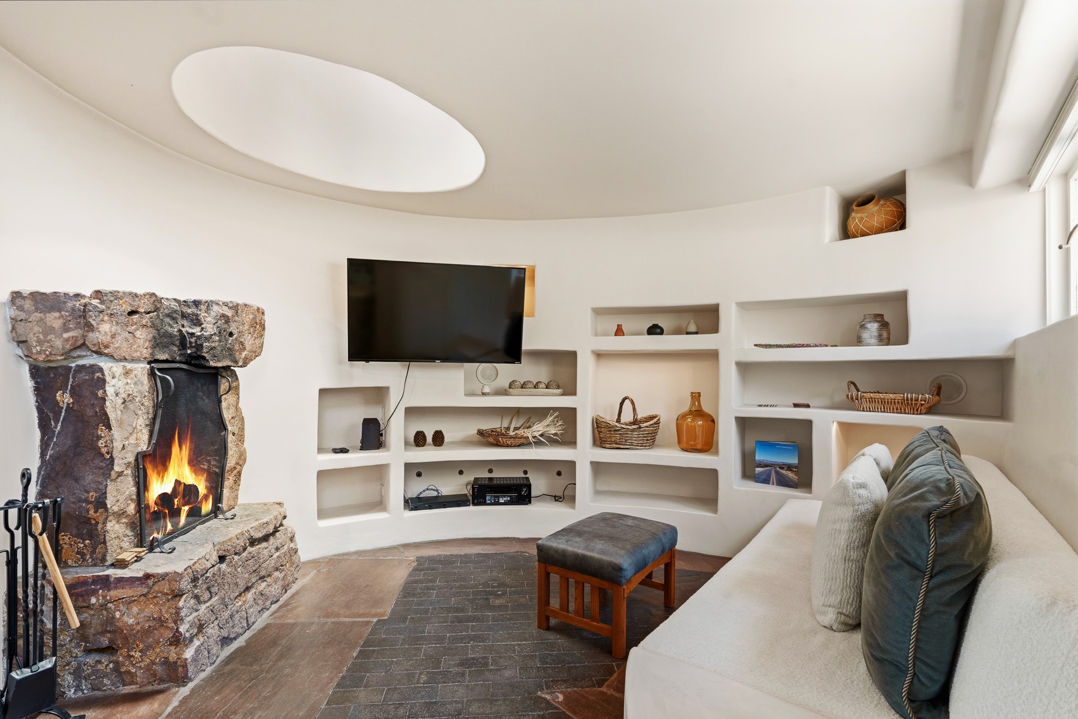 613 Camino Del Monte Sol