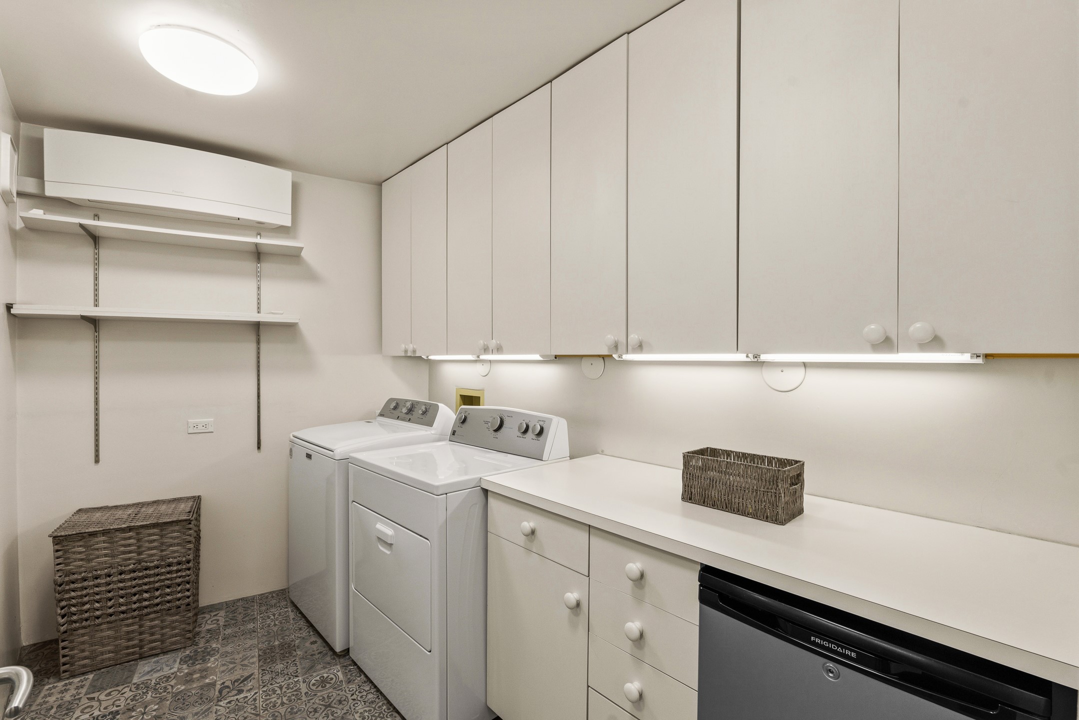 613 Camino Del Monte Sol