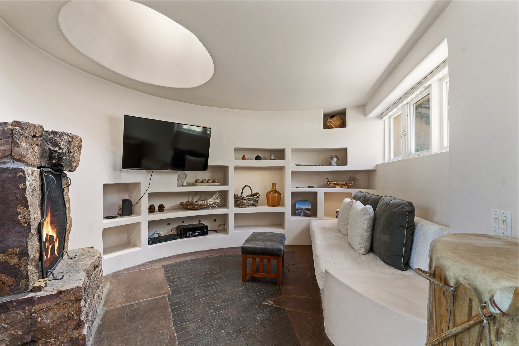 613 Camino Del Monte Sol