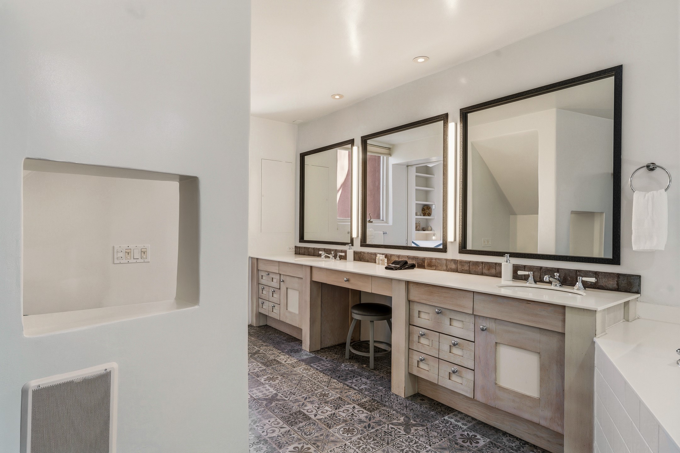 613 Camino Del Monte Sol