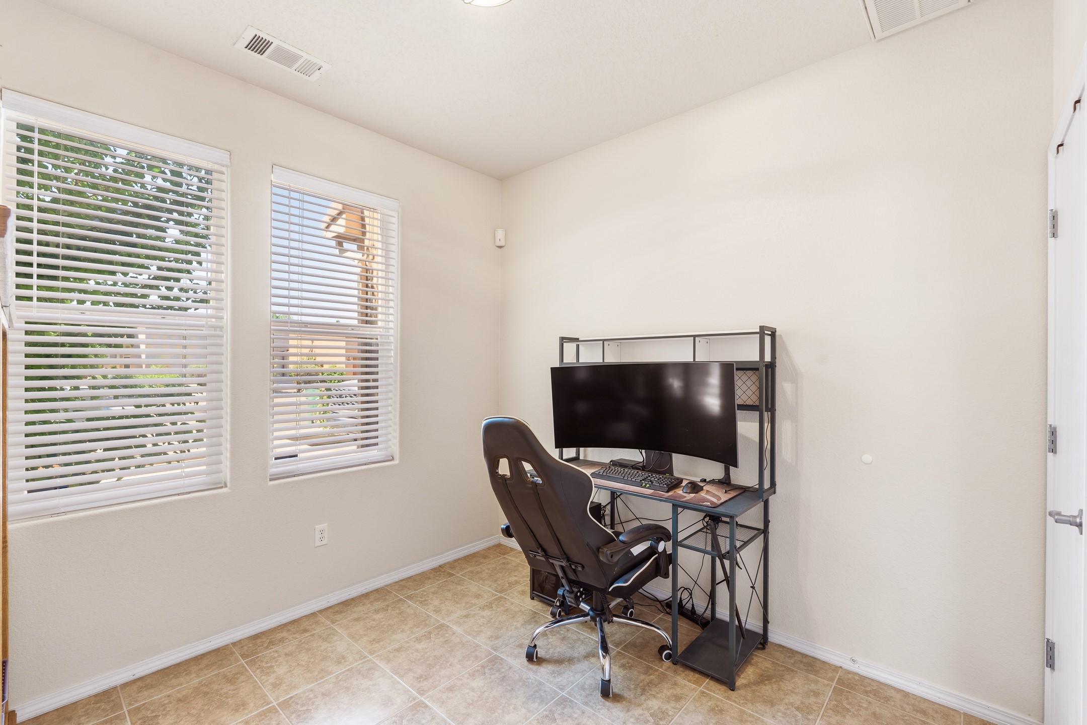 3432 B San Luis
