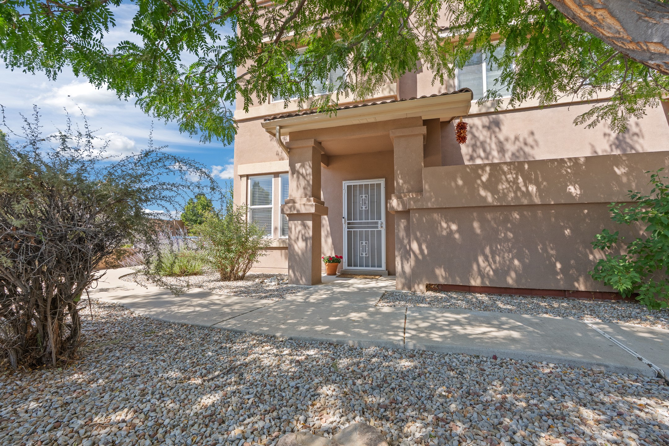 3432 B San Luis
