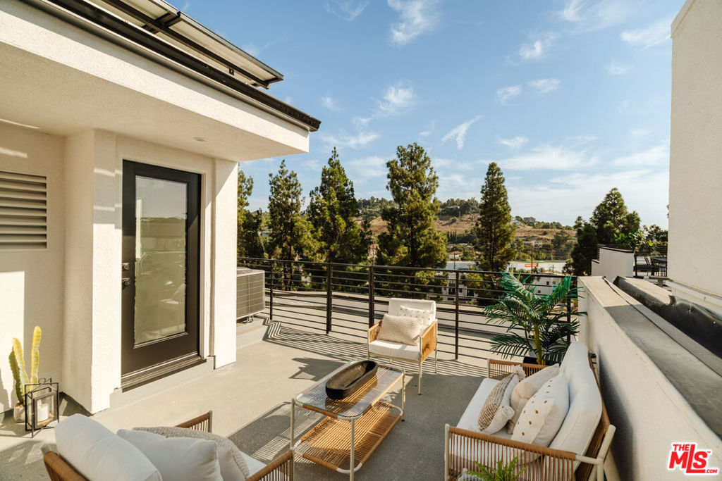 3831 N Riley Lane