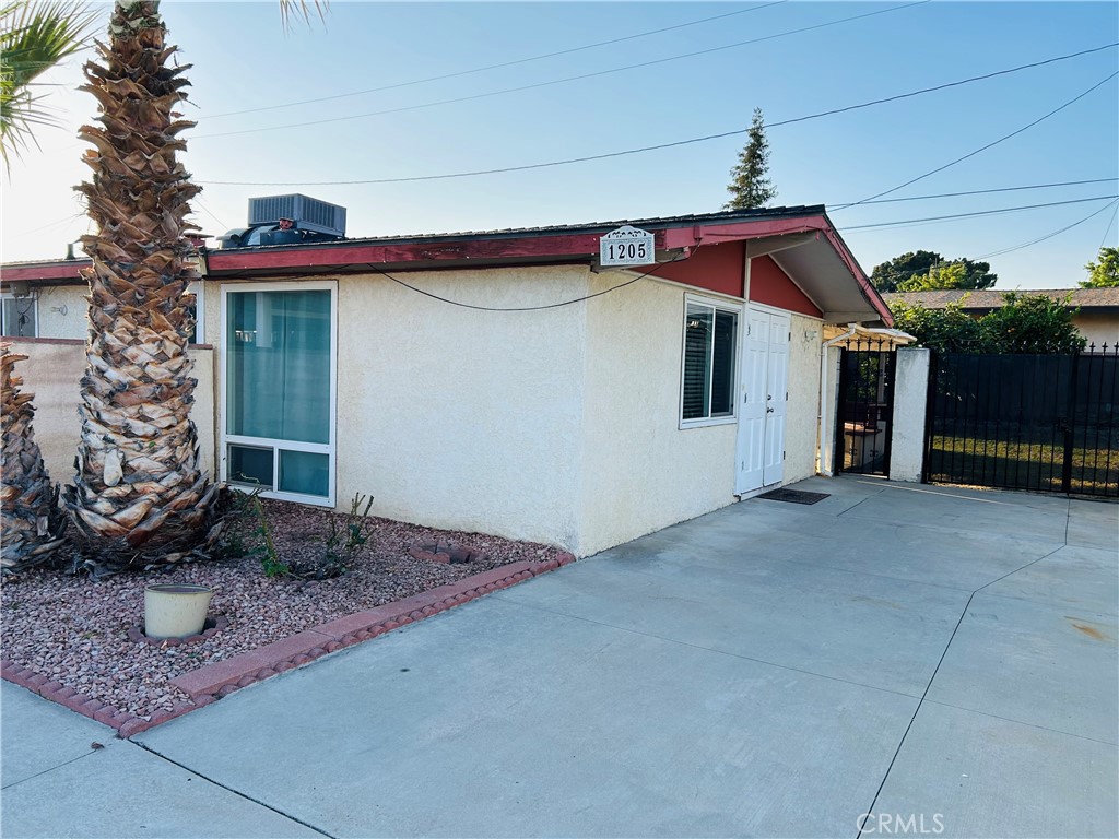 1205 W Casad Avenue