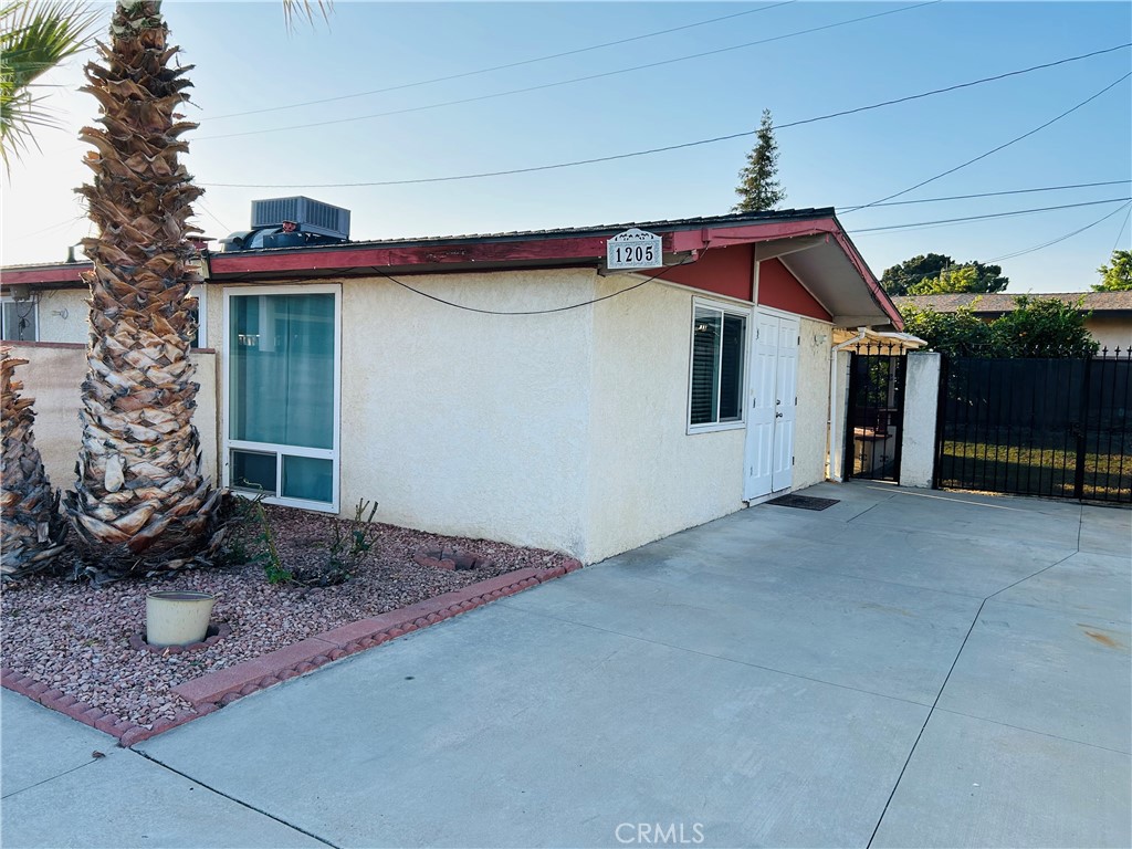 1205 W Casad Avenue