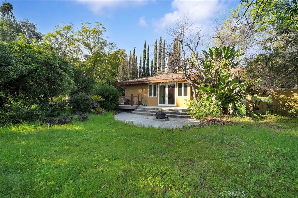 214 W Le Roy Avenue