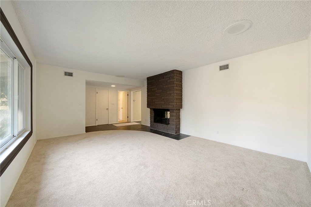 214 W Le Roy Avenue