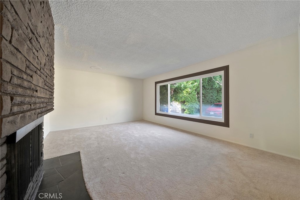 214 W Le Roy Avenue