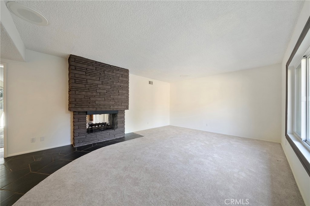 214 W Le Roy Avenue