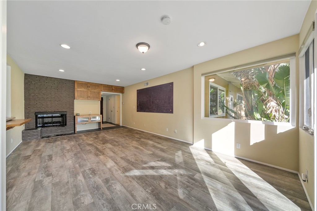 214 W Le Roy Avenue