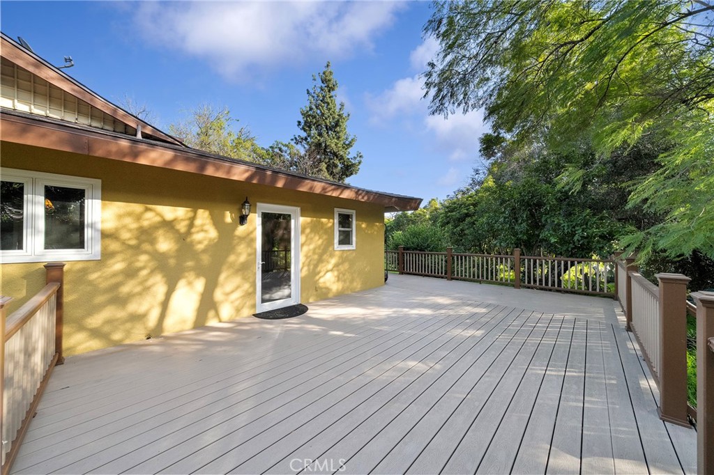 214 W Le Roy Avenue