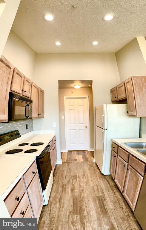 901 BLUE LEAF COURT 3C