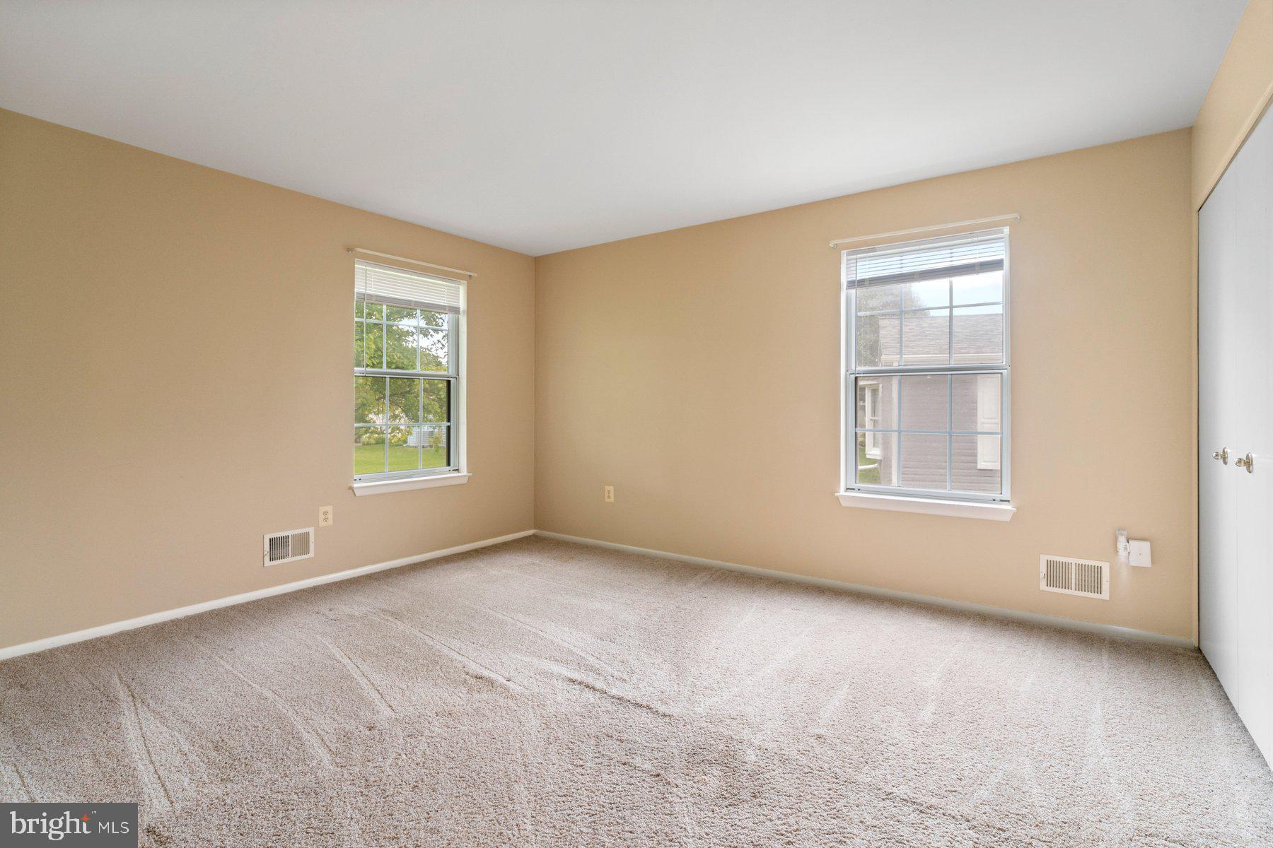 5682 BARBERRY COURT
