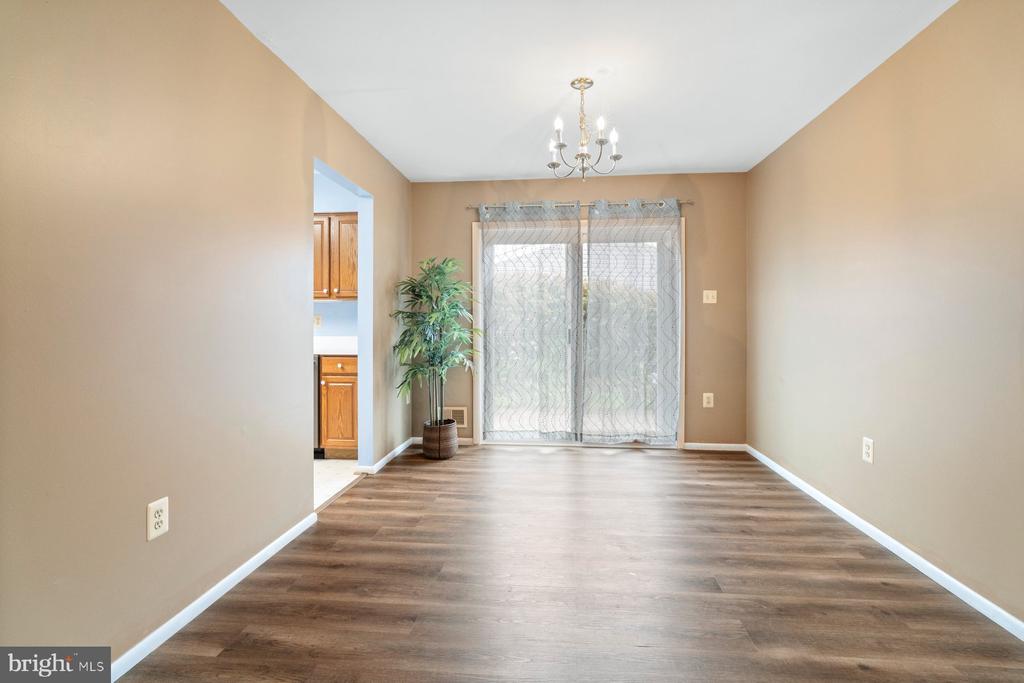 5682 BARBERRY COURT