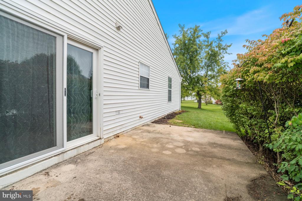 5682 BARBERRY COURT