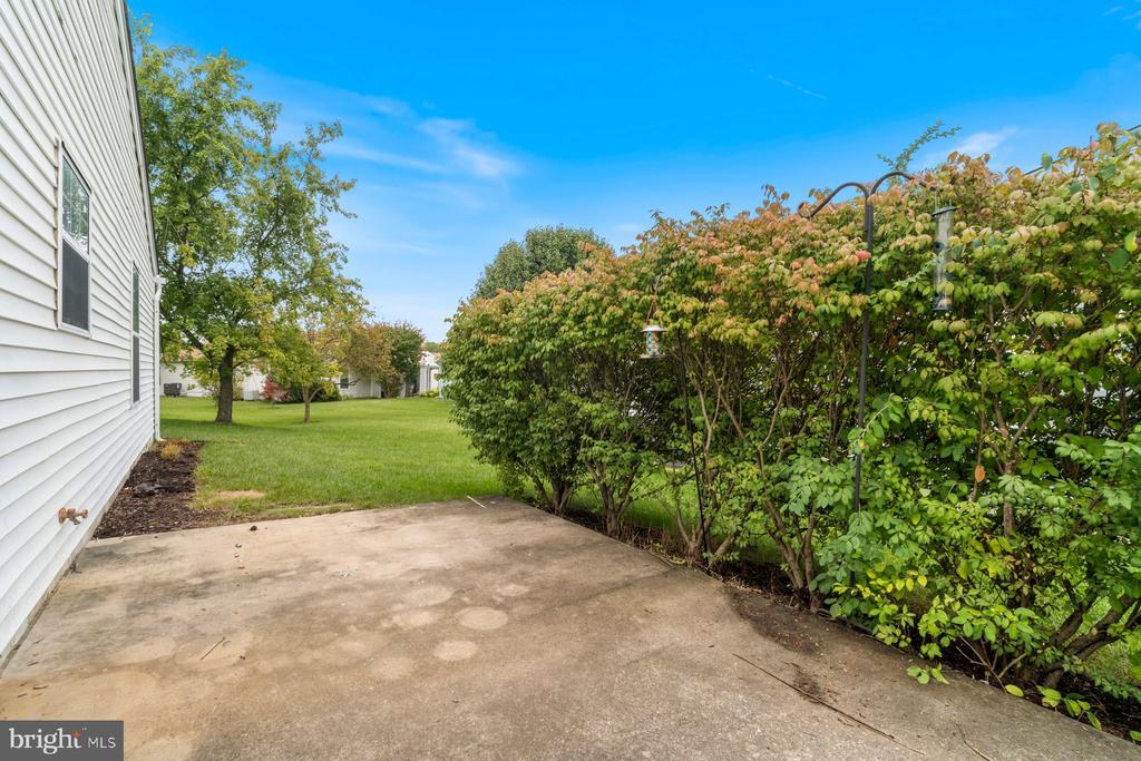 5682 BARBERRY COURT