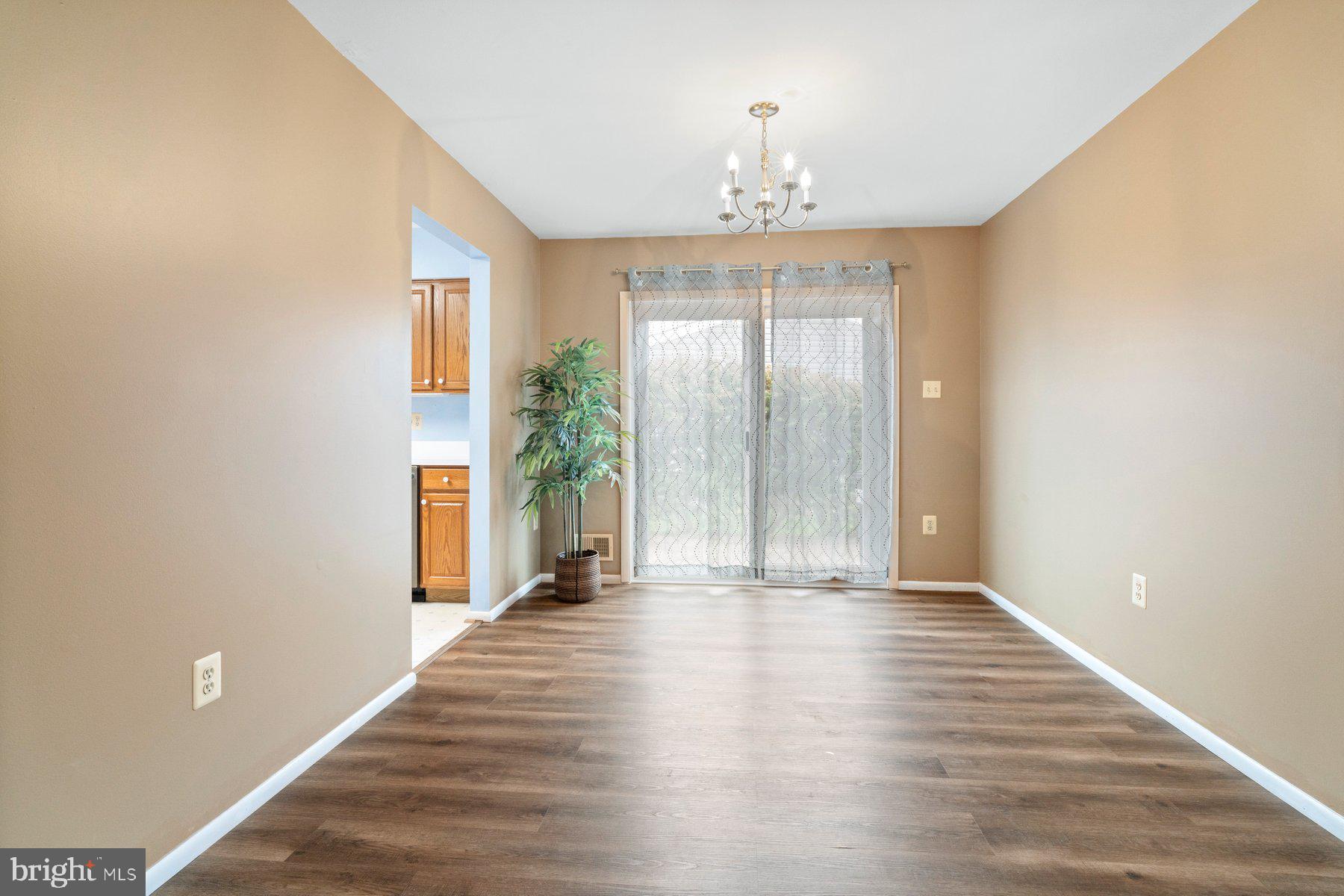 5682 BARBERRY COURT