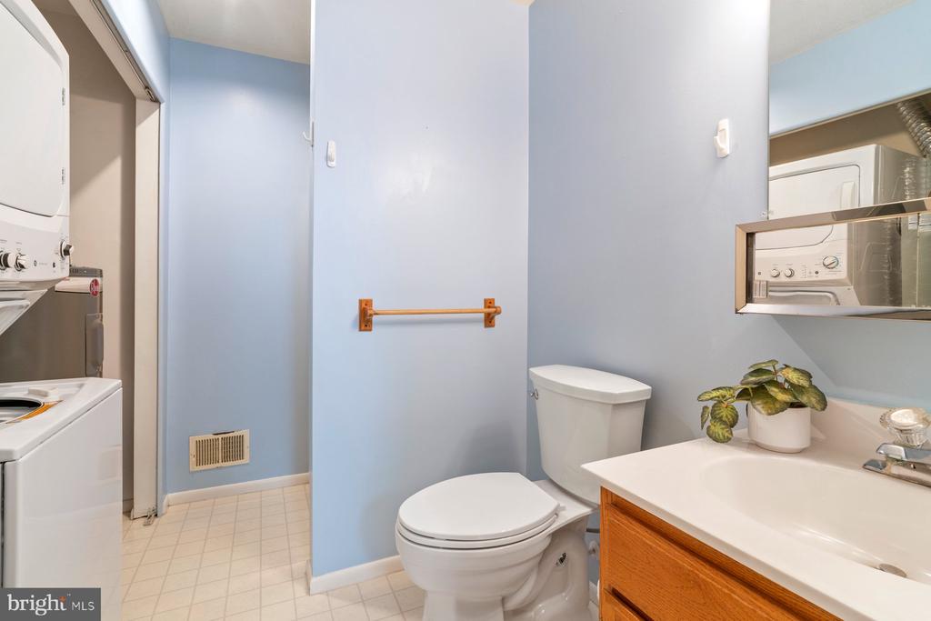 5682 BARBERRY COURT
