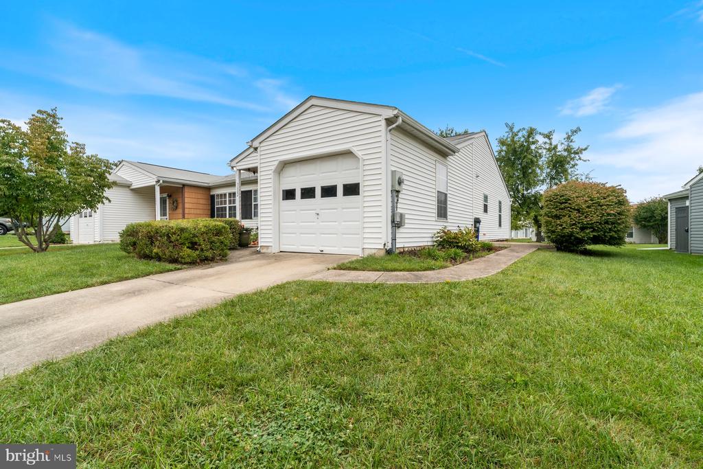 5682 BARBERRY COURT
