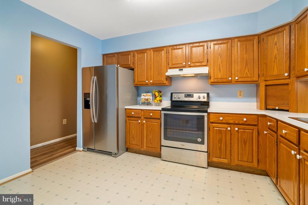 5682 BARBERRY COURT