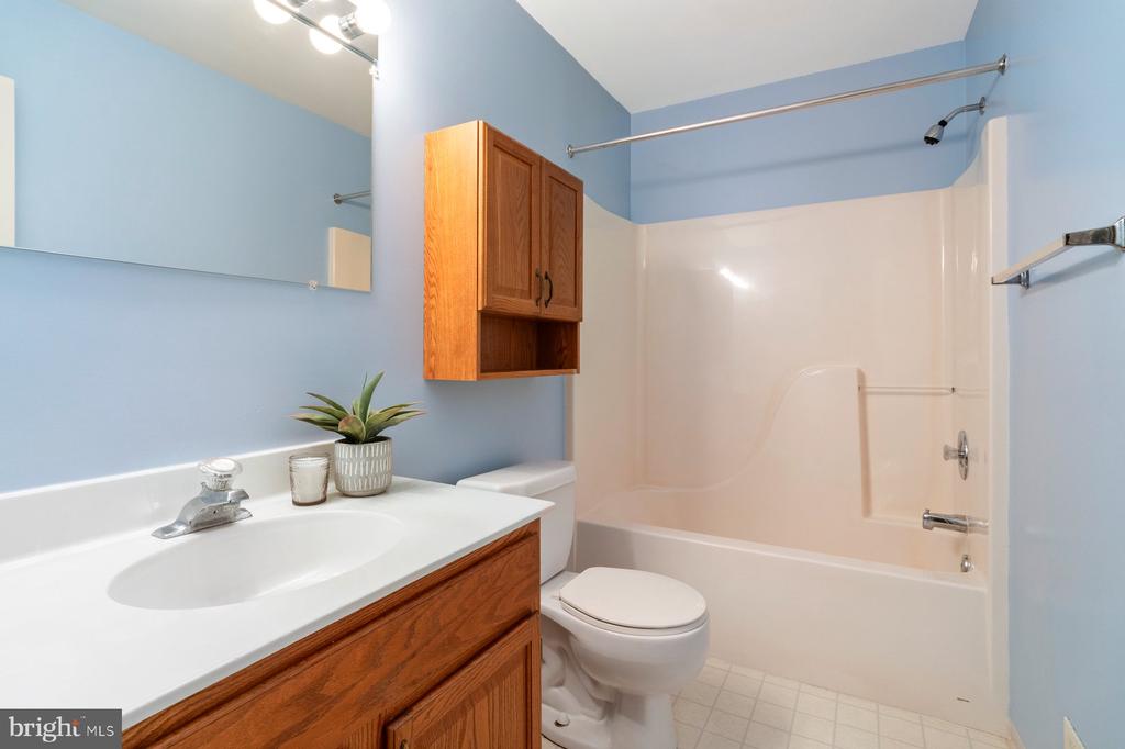 5682 BARBERRY COURT