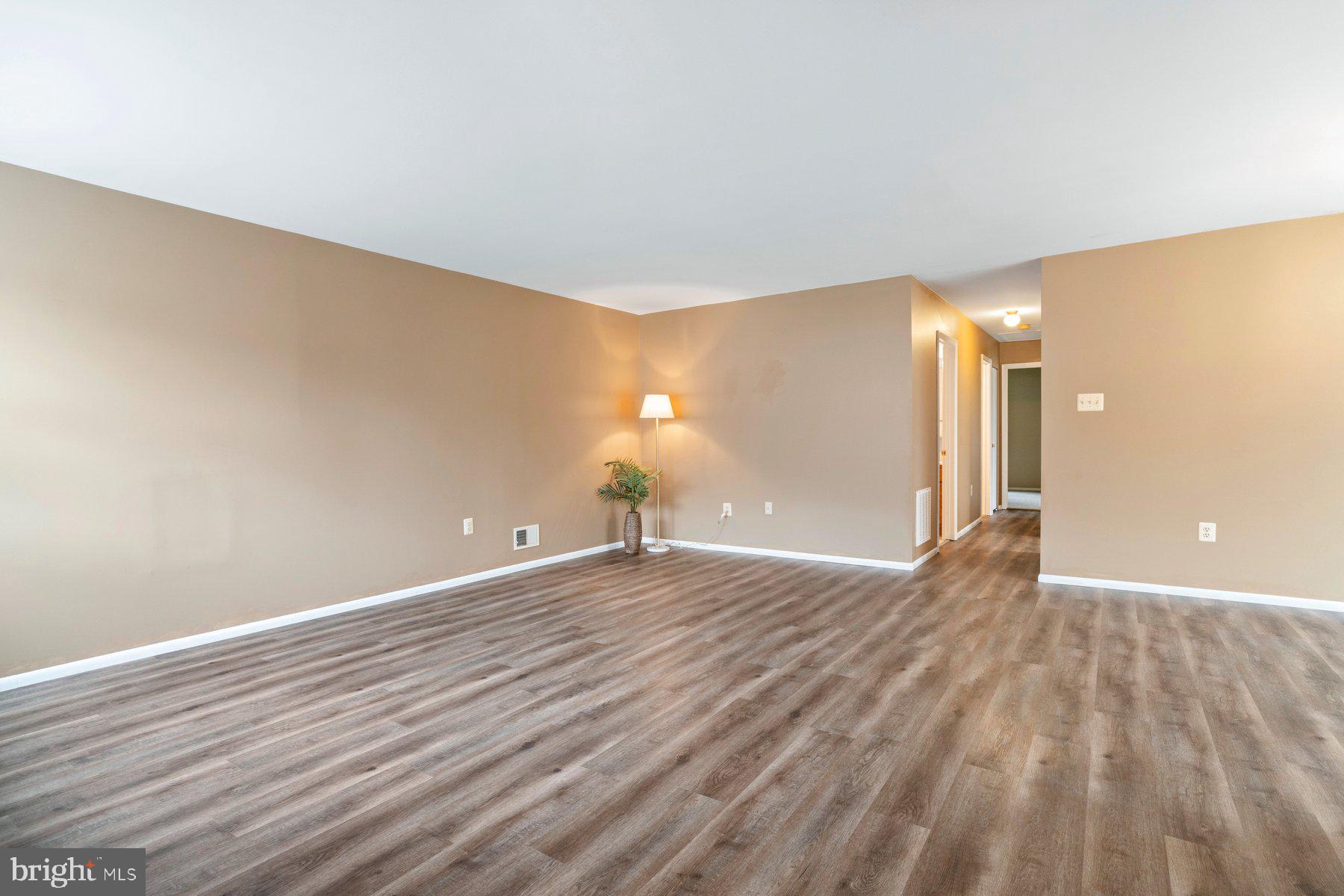 5682 BARBERRY COURT