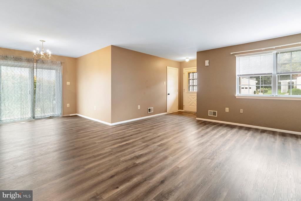 5682 BARBERRY COURT