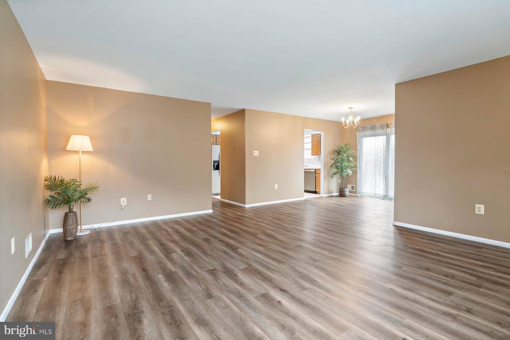 5682 BARBERRY COURT