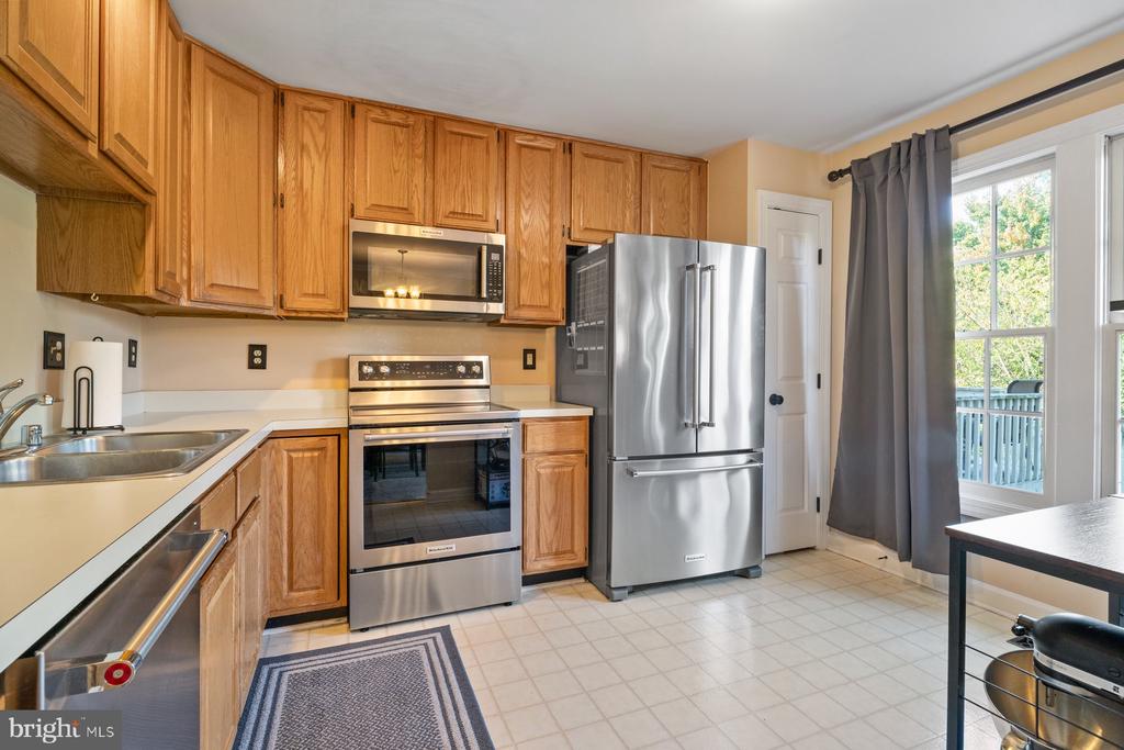 5220 BAMBURG COURT