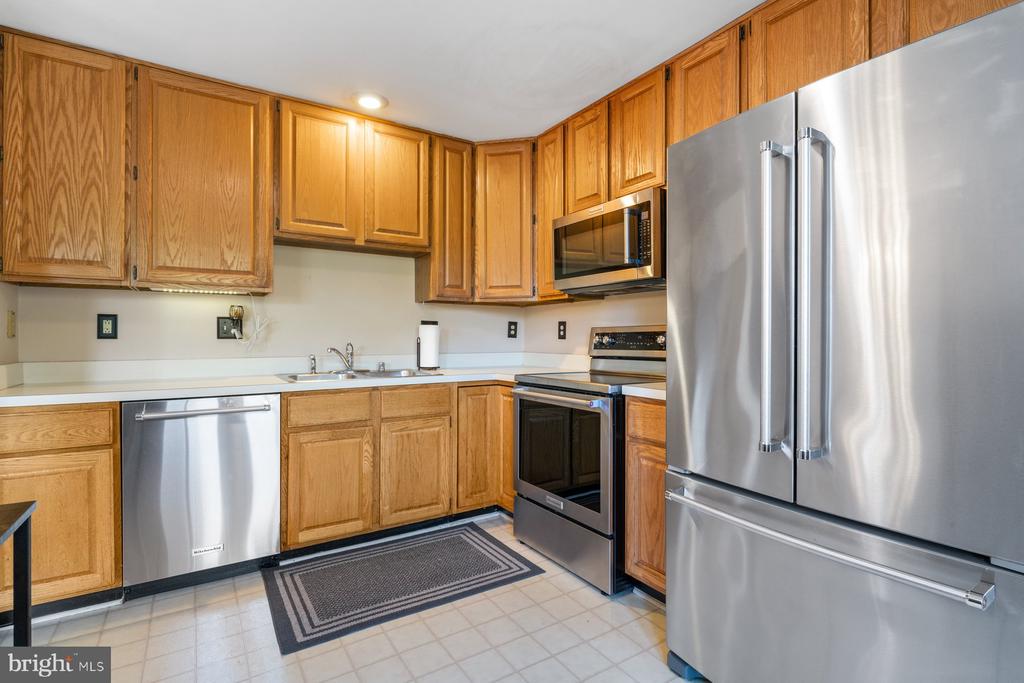 5220 BAMBURG COURT