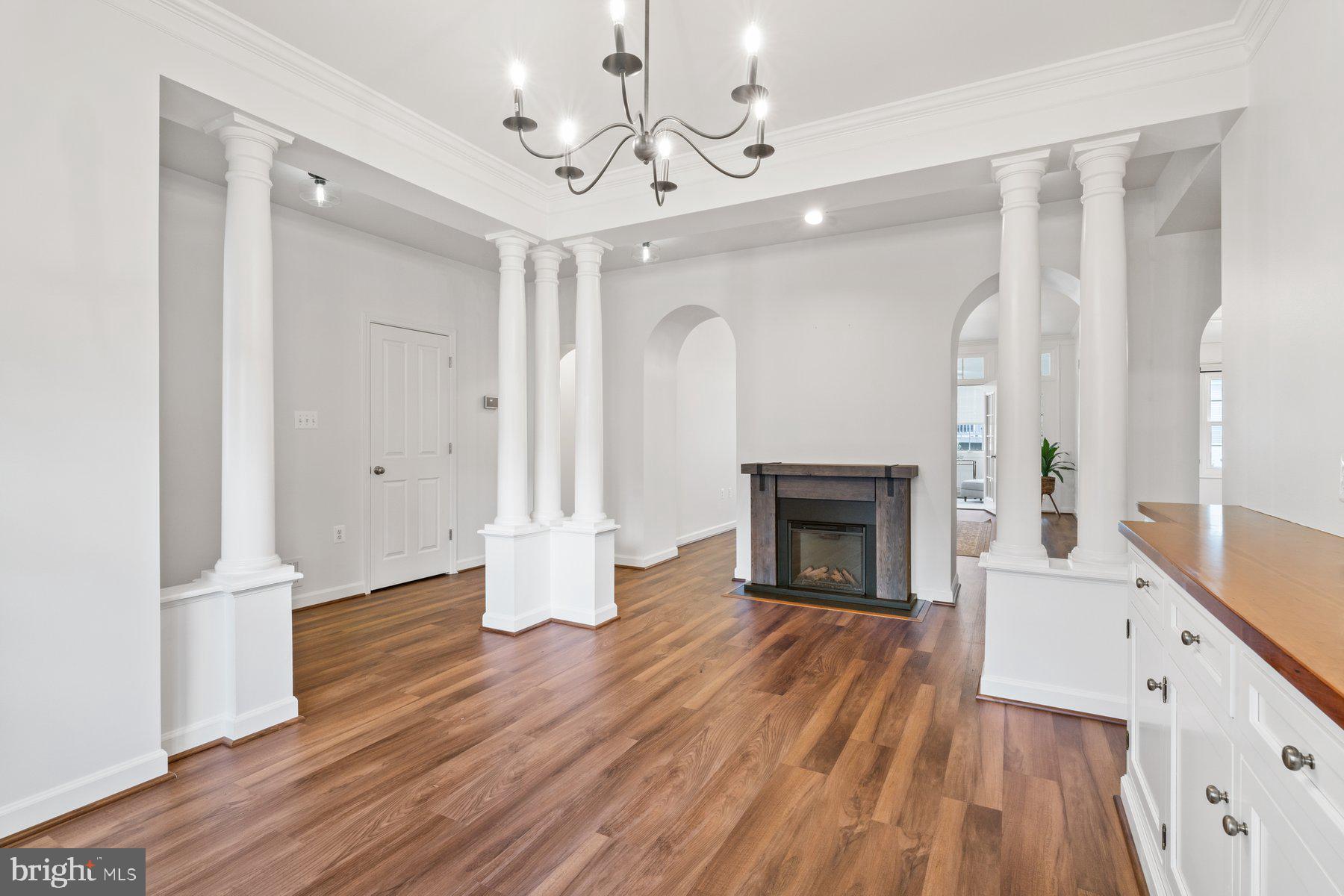 2484 BEAR DEN ROAD