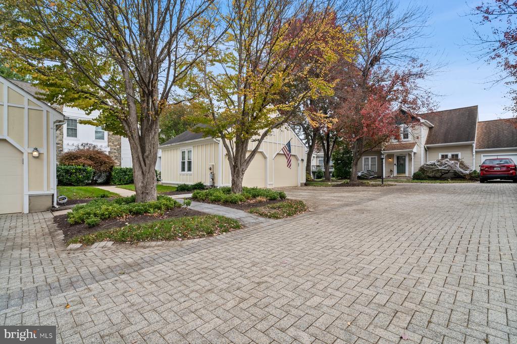 2484 BEAR DEN ROAD