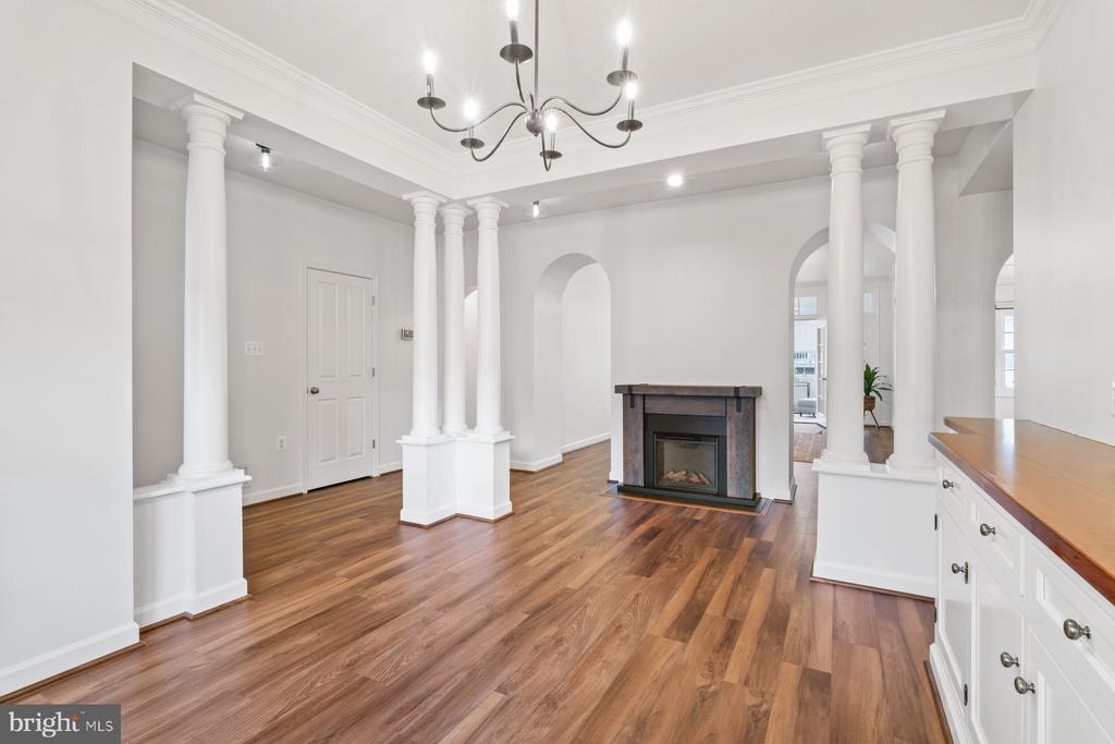 2484 BEAR DEN ROAD