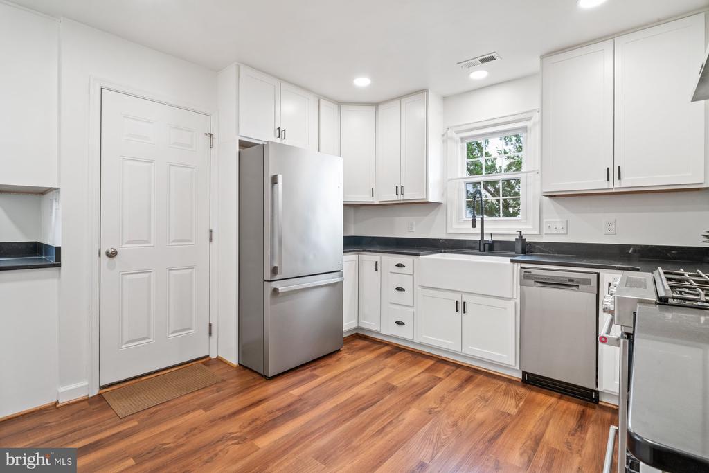 2484 BEAR DEN ROAD