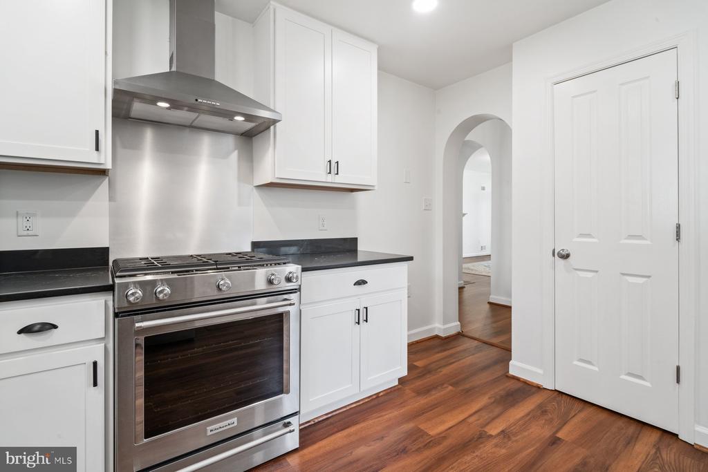 2484 BEAR DEN ROAD