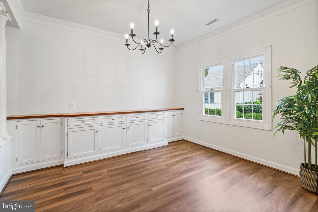 2484 BEAR DEN ROAD