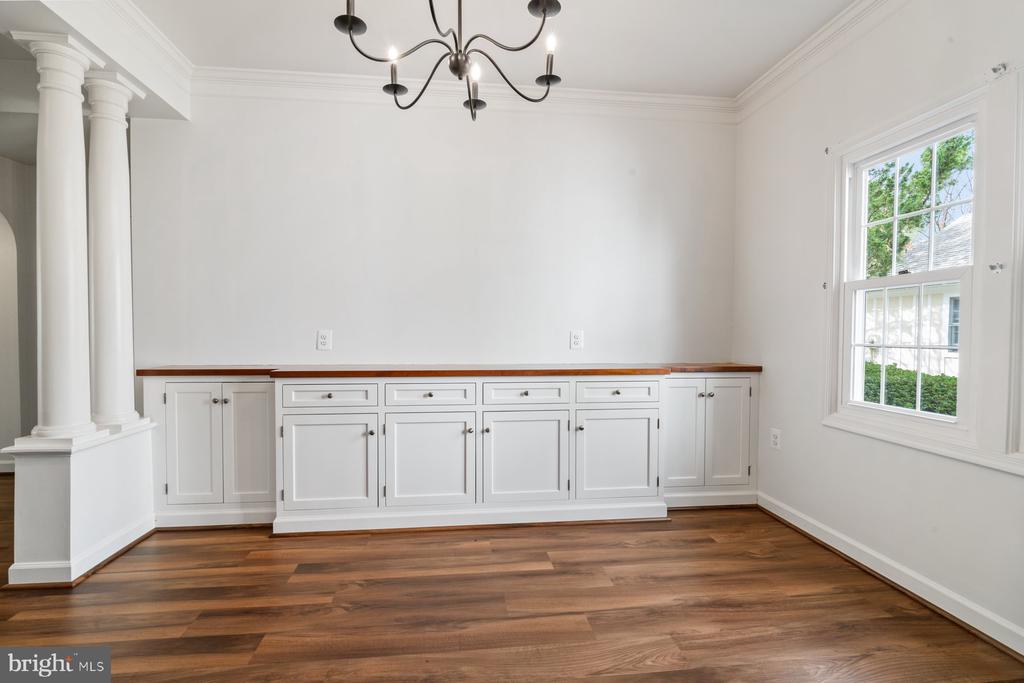 2484 BEAR DEN ROAD