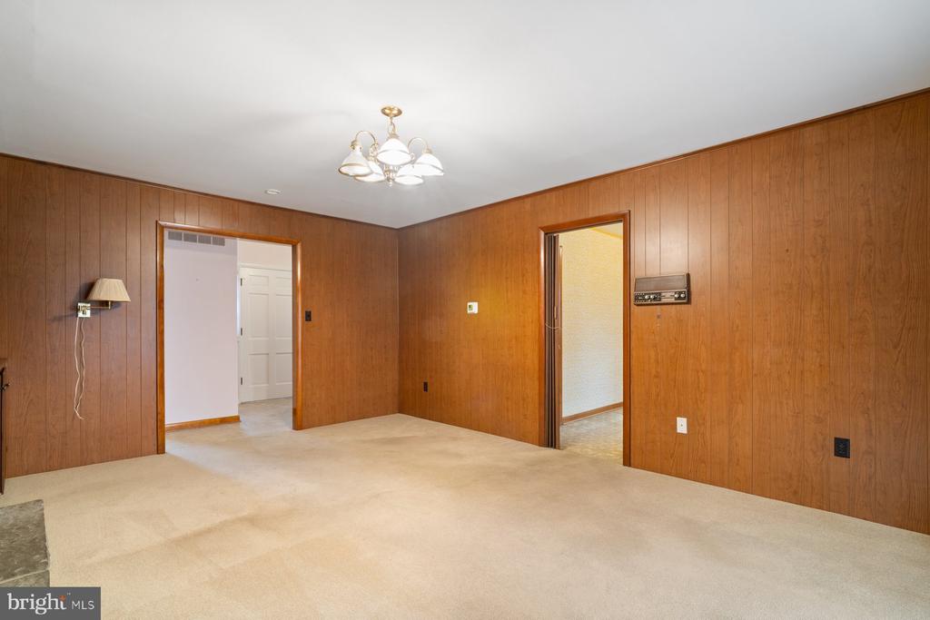 5811 MEADOW DRIVE
