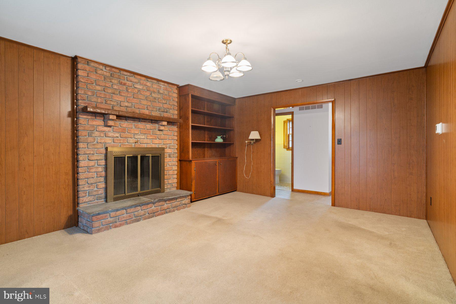 5811 MEADOW DRIVE