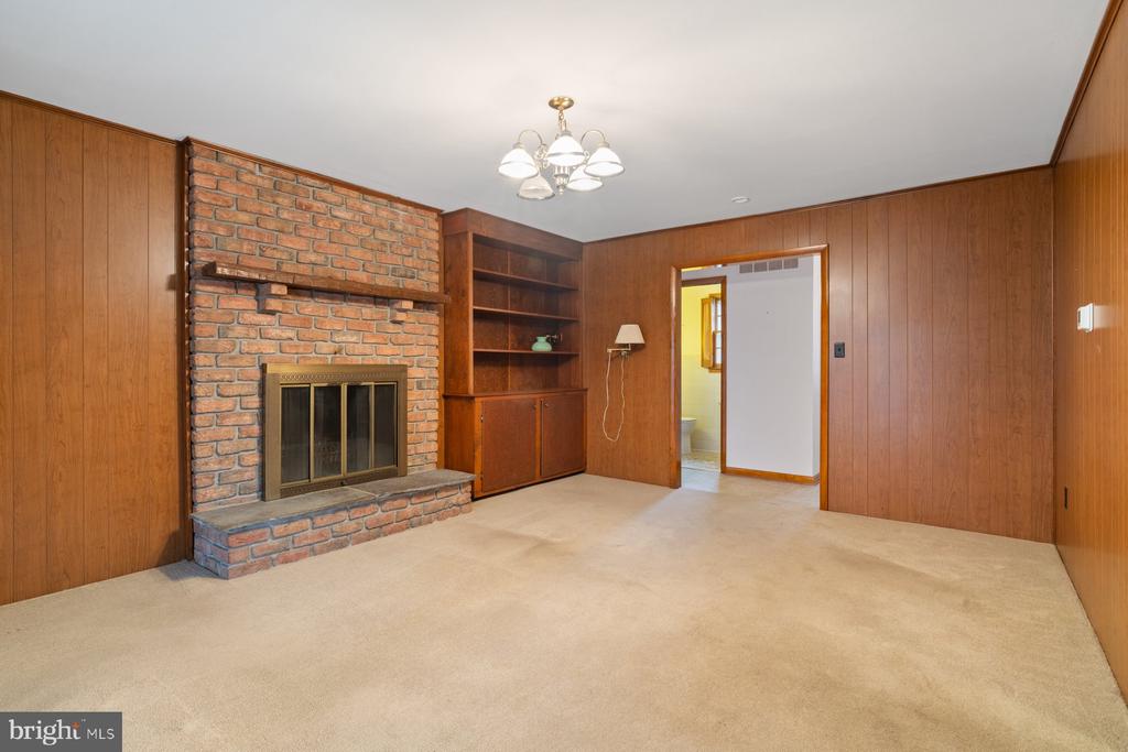 5811 MEADOW DRIVE