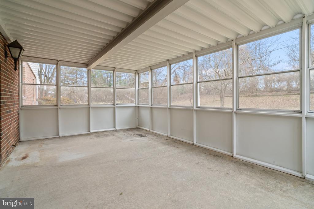 5811 MEADOW DRIVE