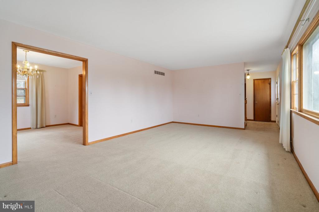 5811 MEADOW DRIVE
