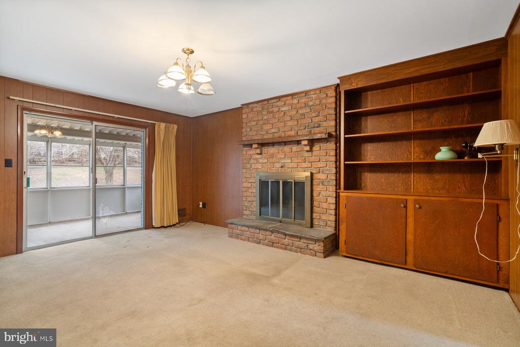 5811 MEADOW DRIVE