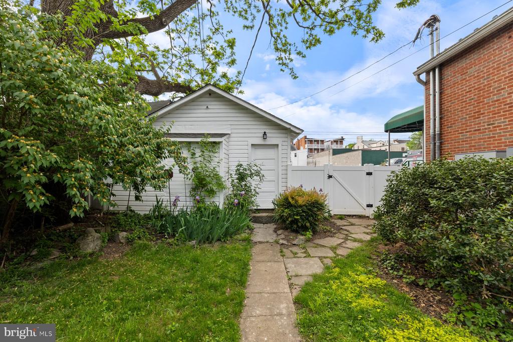 214 CARROLL PARKWAY