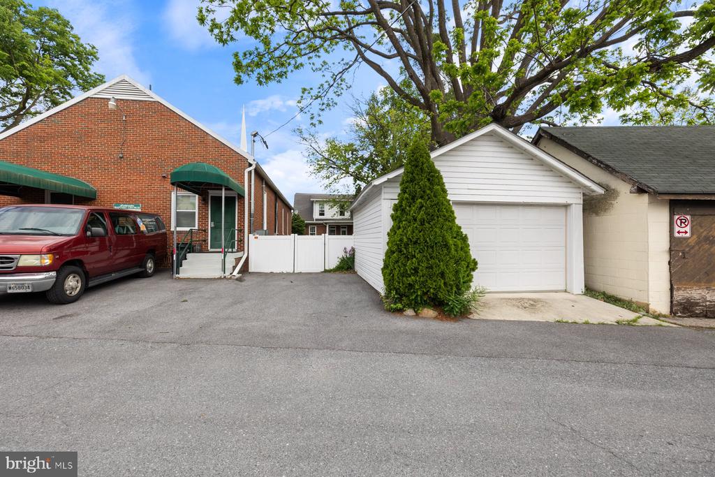 214 CARROLL PARKWAY