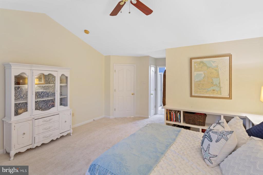 6806 HALLARD COURT