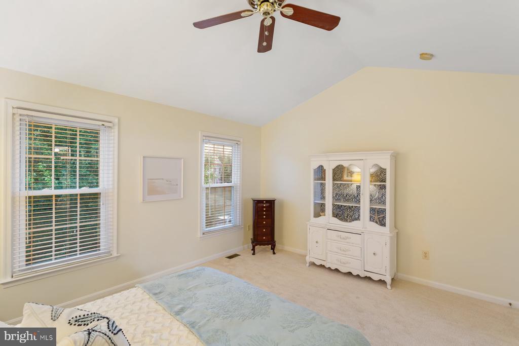 6806 HALLARD COURT