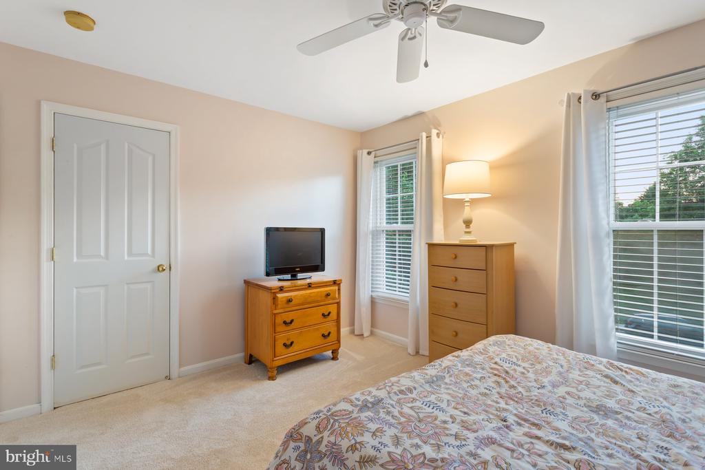 6806 HALLARD COURT