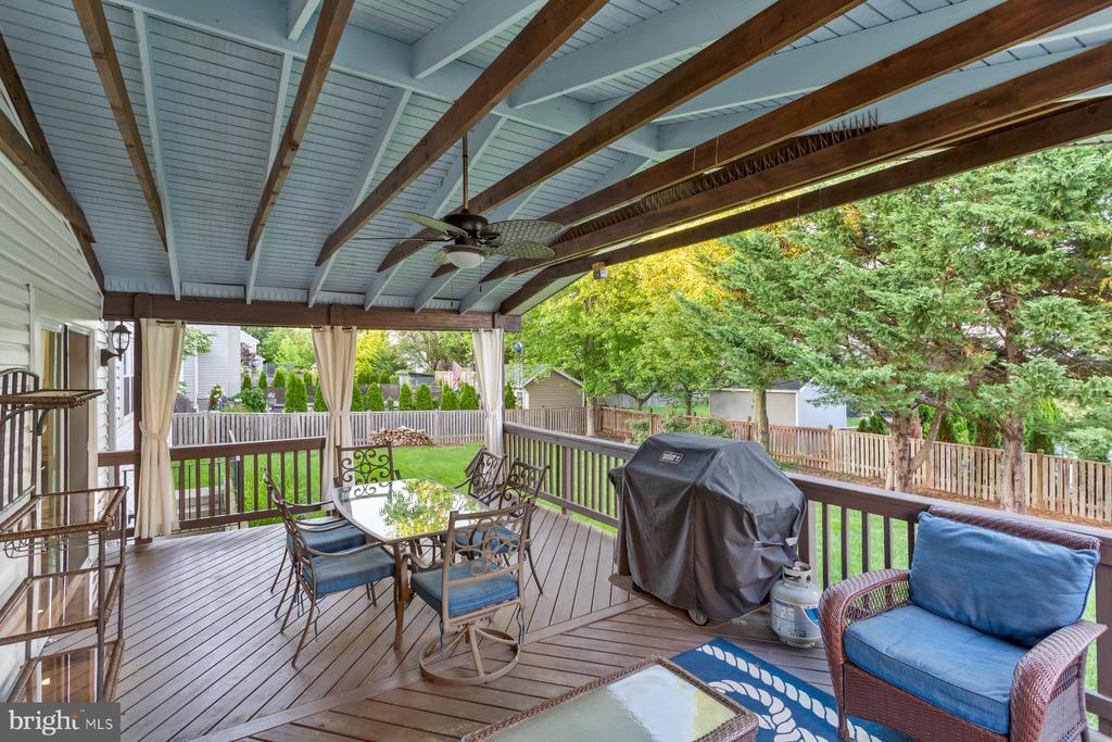 6806 HALLARD COURT