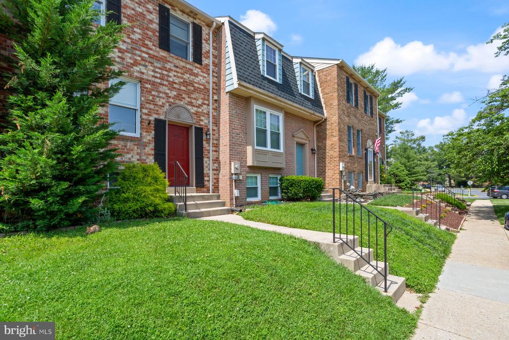 107 COLONY COURT